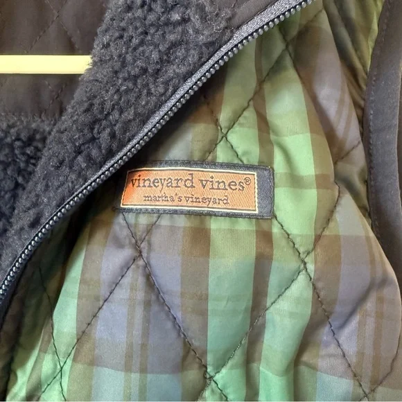 Vineyard Vines Martha’s Vineyard Reversible Quilted Vest - Picture 2 of 10
